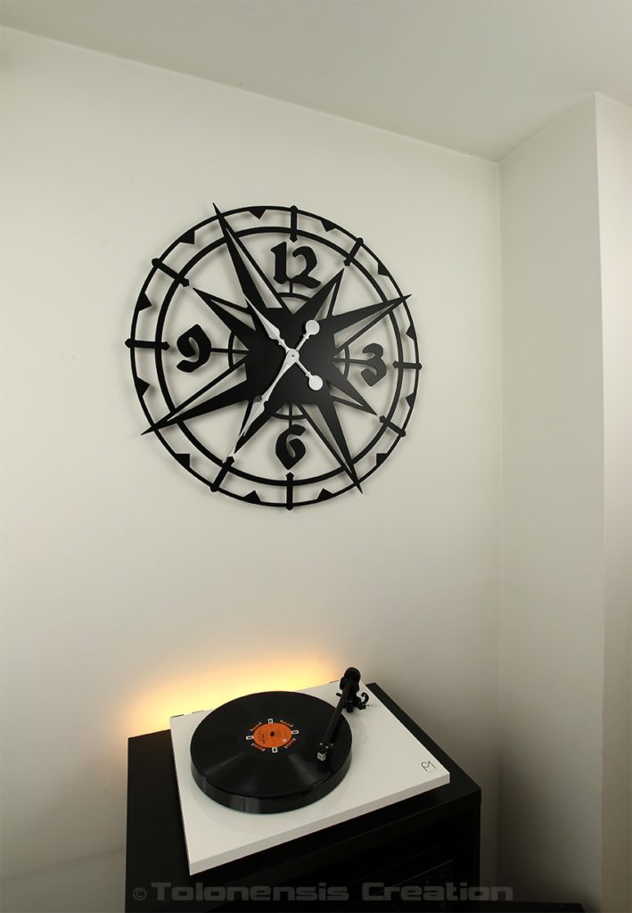 Présentation de l'horloge grand format Colombus de 80 cm - Design Jacques Lahitte © Tolonensis Creation